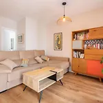 Pages Central Suite By Valcambre