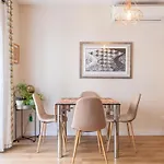 Pages Central Suite By Valcambre