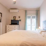 Pages Central Suite By Valcambre